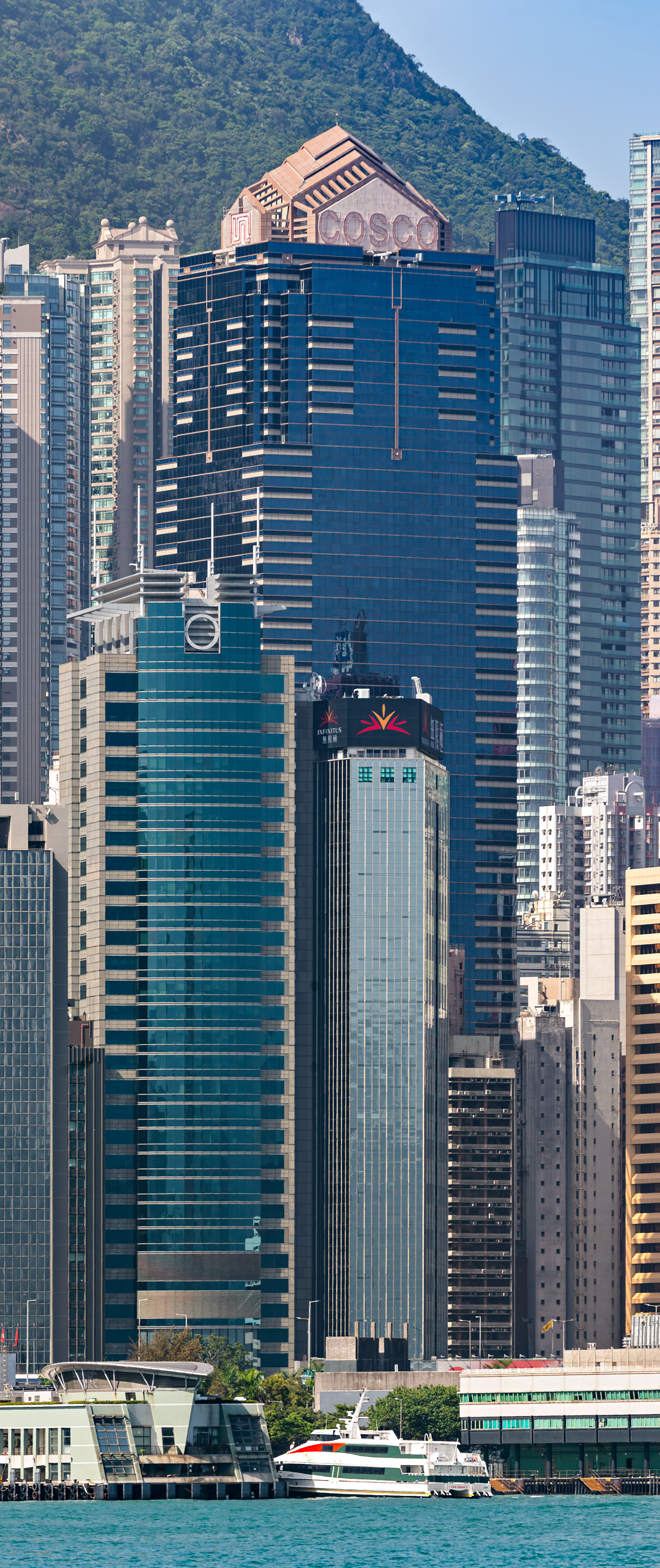 COSCO Tower, Hong Kong - View across Victoria Harbour. © Mathias Beinling